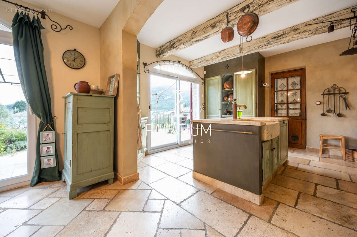 Maison à ENTREPIERRES