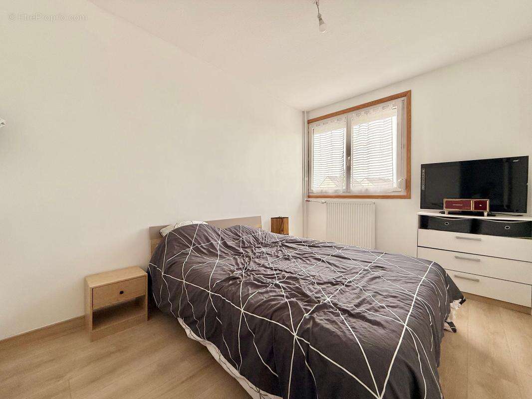 Appartement T4 - 2 chambres - balcon et parking privatif - photo 9