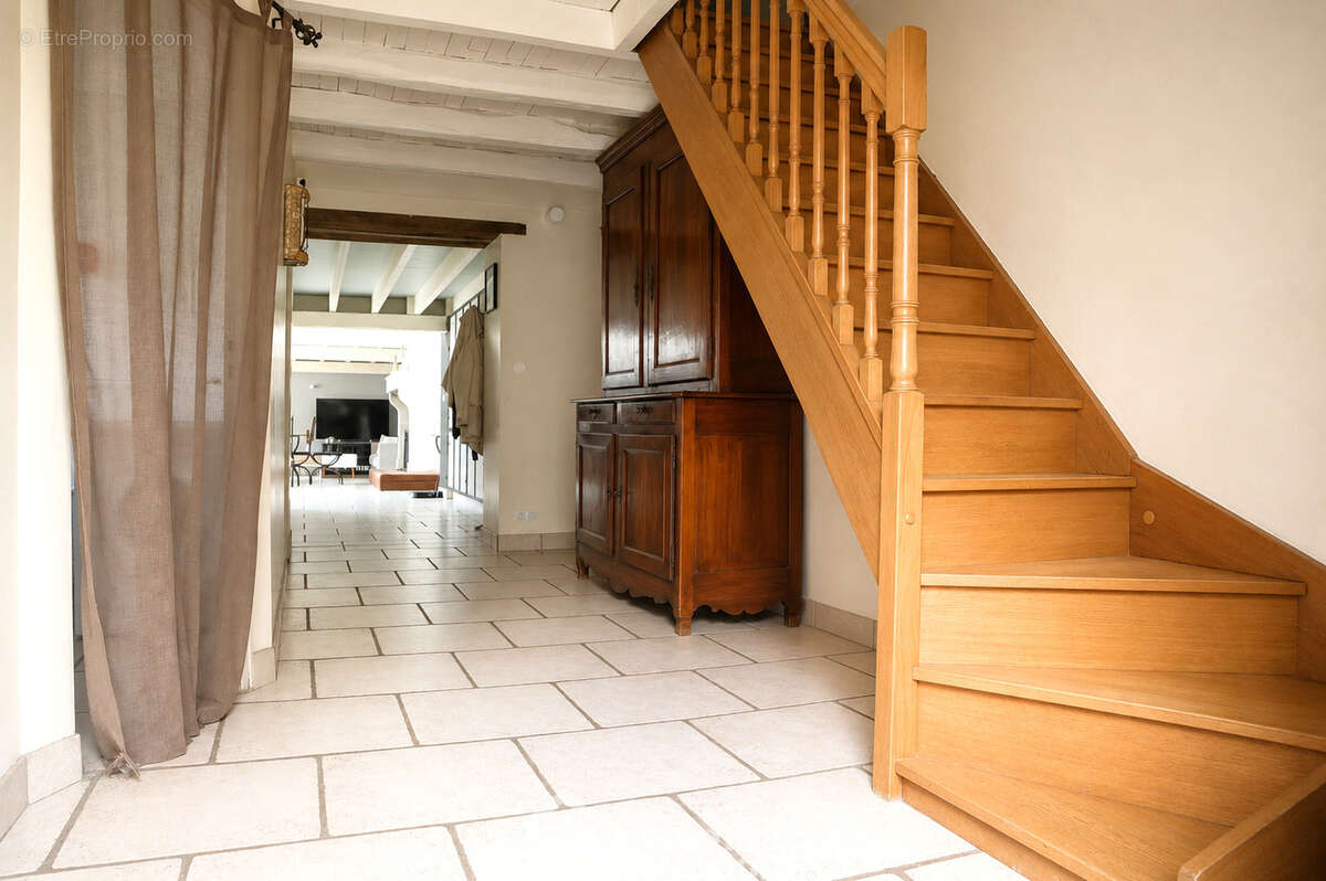 Le hall de 13 m2 avec WC indépendant, - Maison à TERCE
