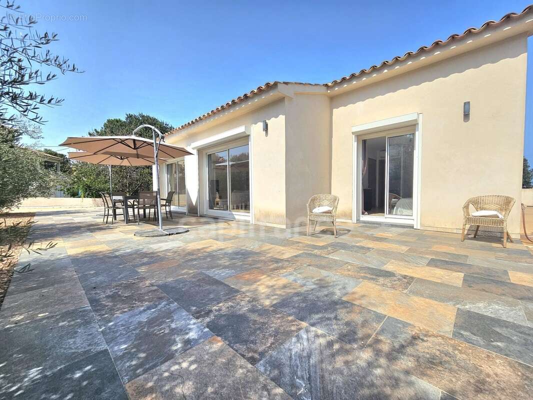 Ensemble immobilier de 368 m2 divisé en 3 habitations, piscine, terrain 1683 m2 à VESCOVATO (Haute Corse) - photo 3