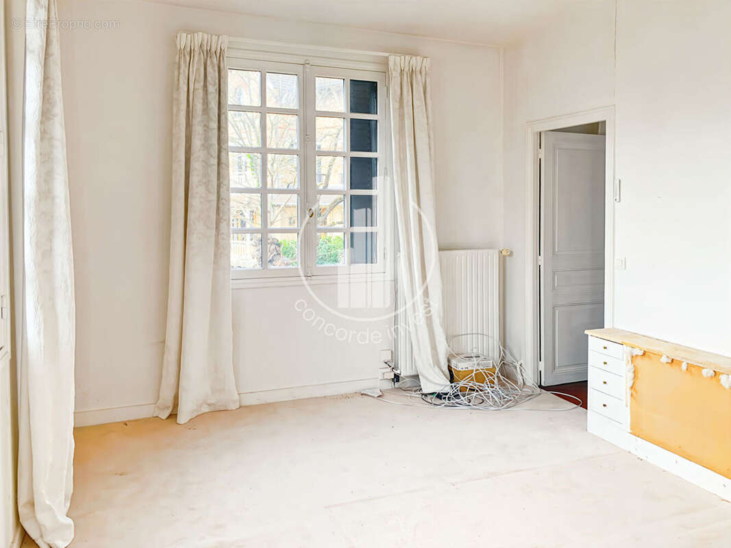 Maison à LA CELLE-SAINT-CLOUD