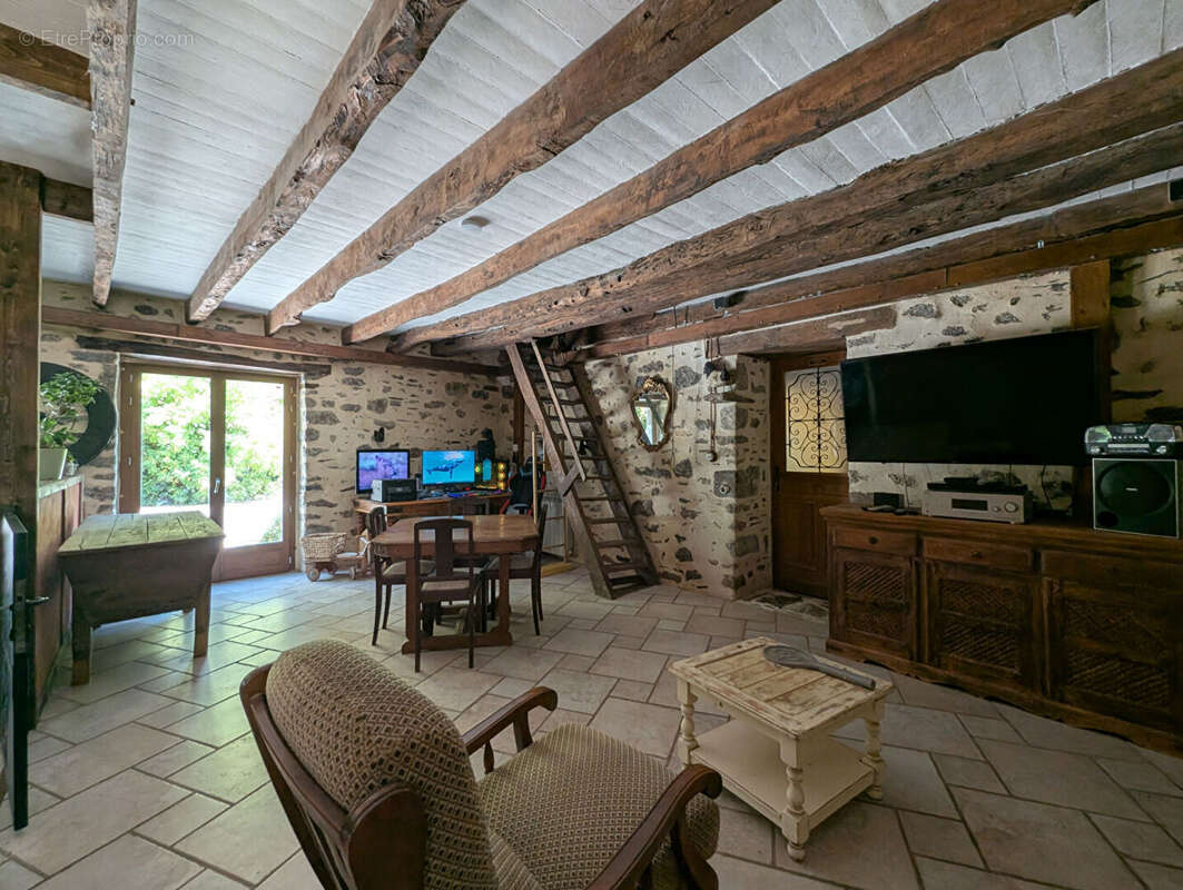 Longère en pierre à vendre au Mont-Dol  5 chambres  Dépendances  Terrain arboré de 7 000 m² - photo 7