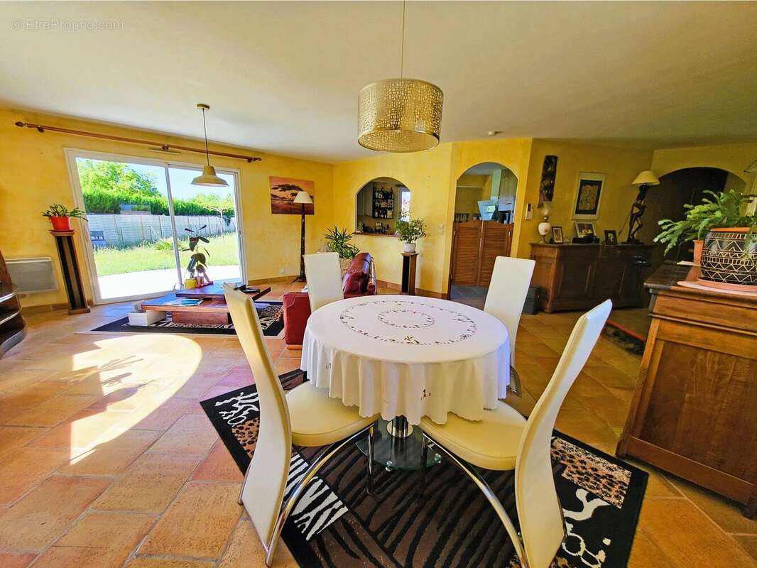 Une maison moderne de 3 chambres, économe en énergie, avec un grand jardin, à proximité de Jarnac - photo 4