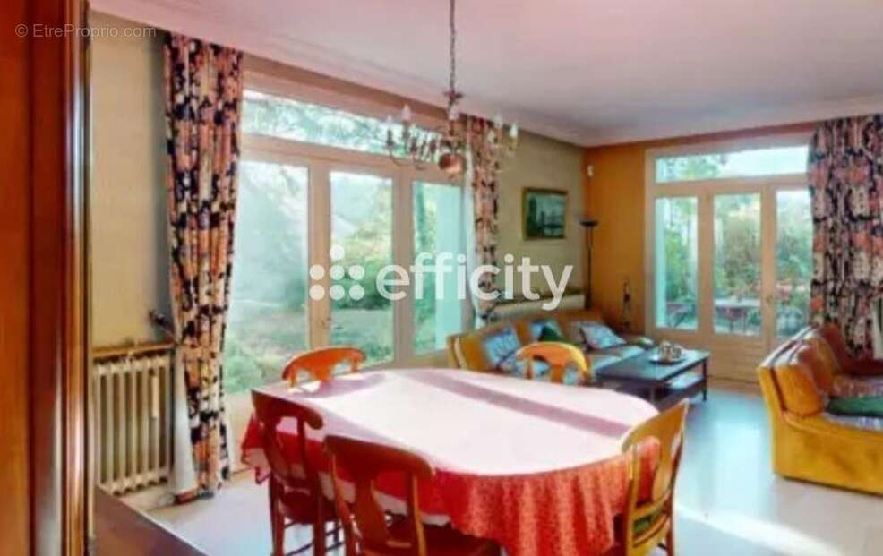 Maison à COLLONGES-AU-MONT-D'OR