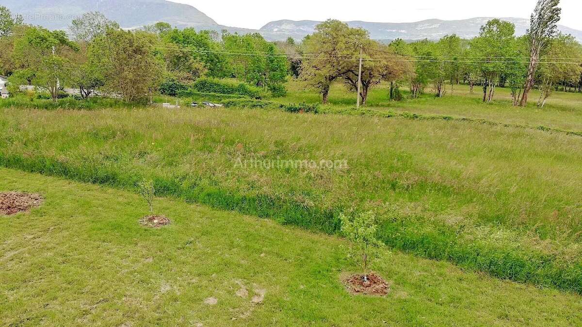 Terrain à INJOUX-GENISSIAT