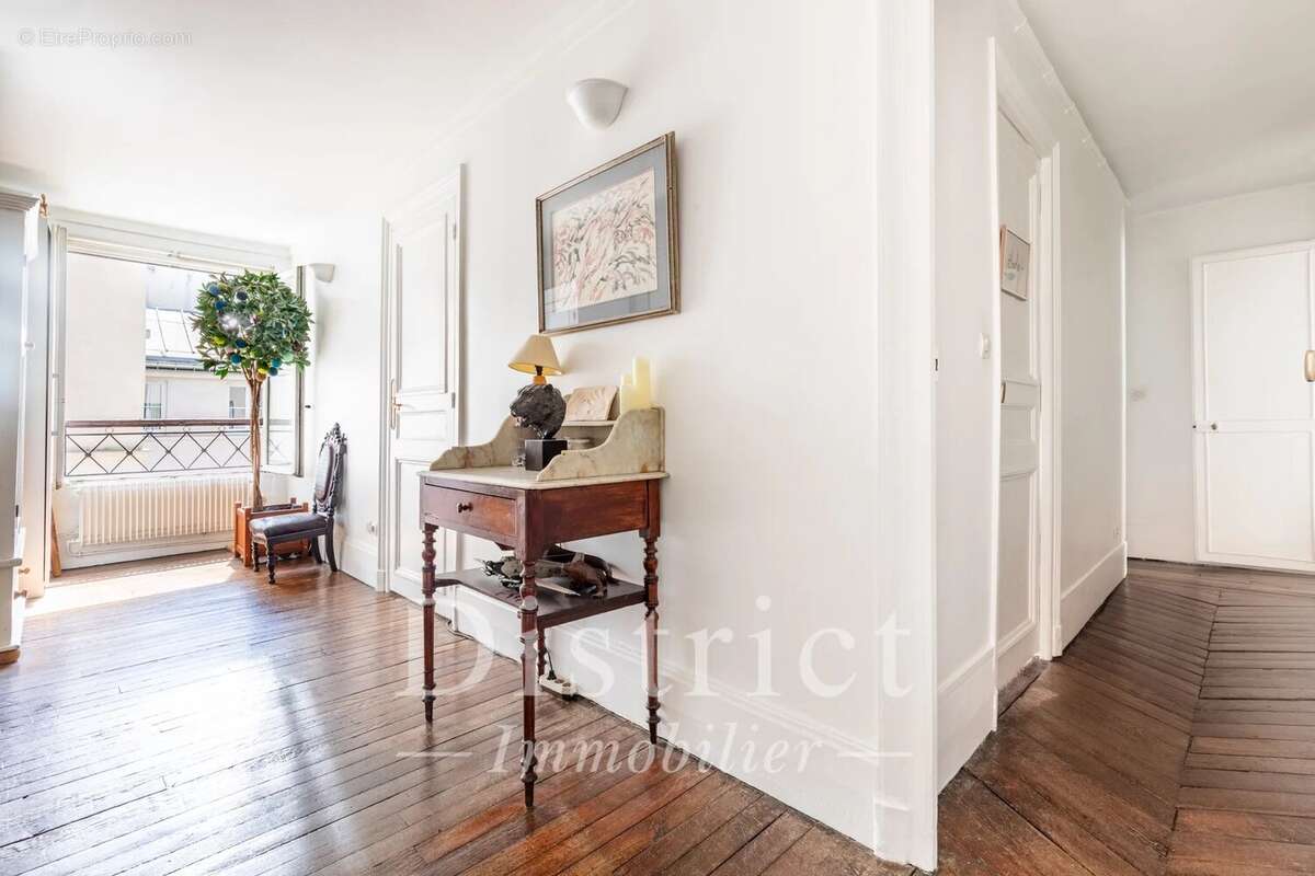 Appartement à PARIS-1E