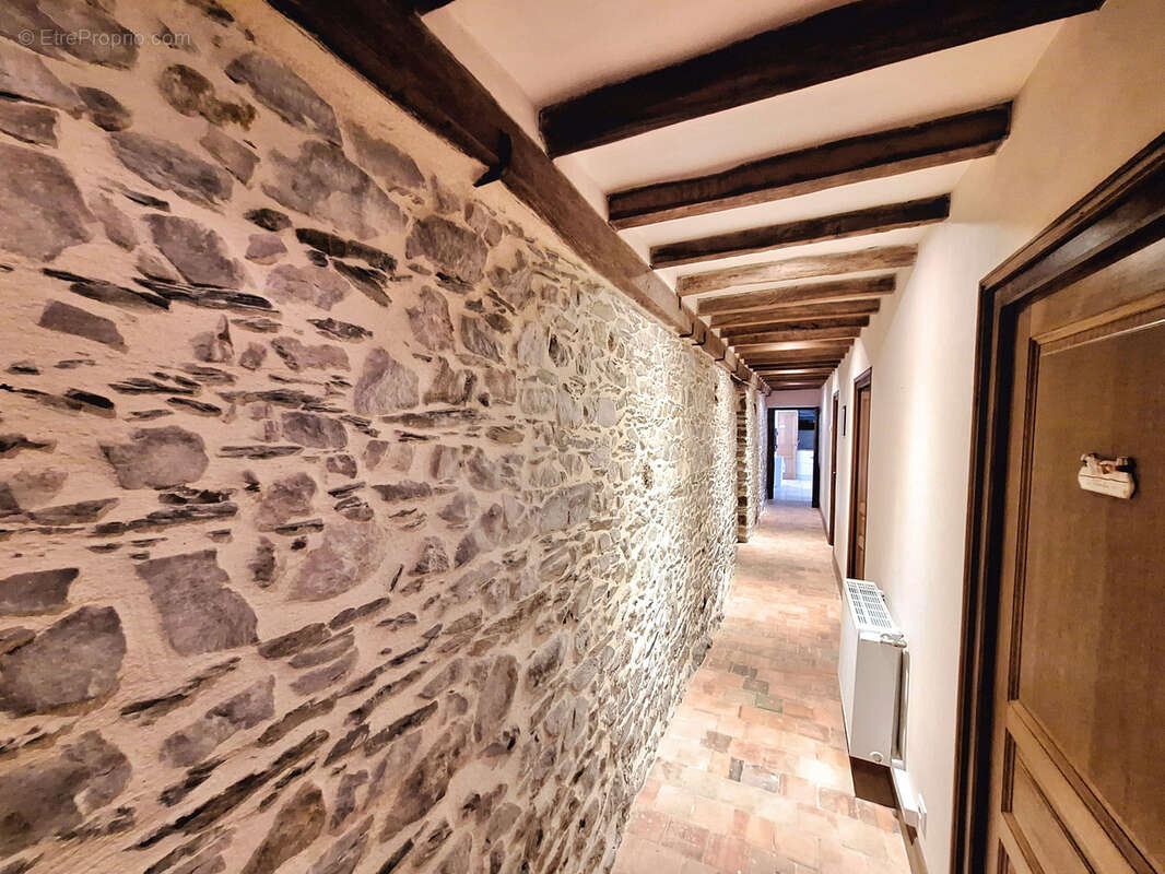 Longère de caractère avec 5 chambres - photo 10