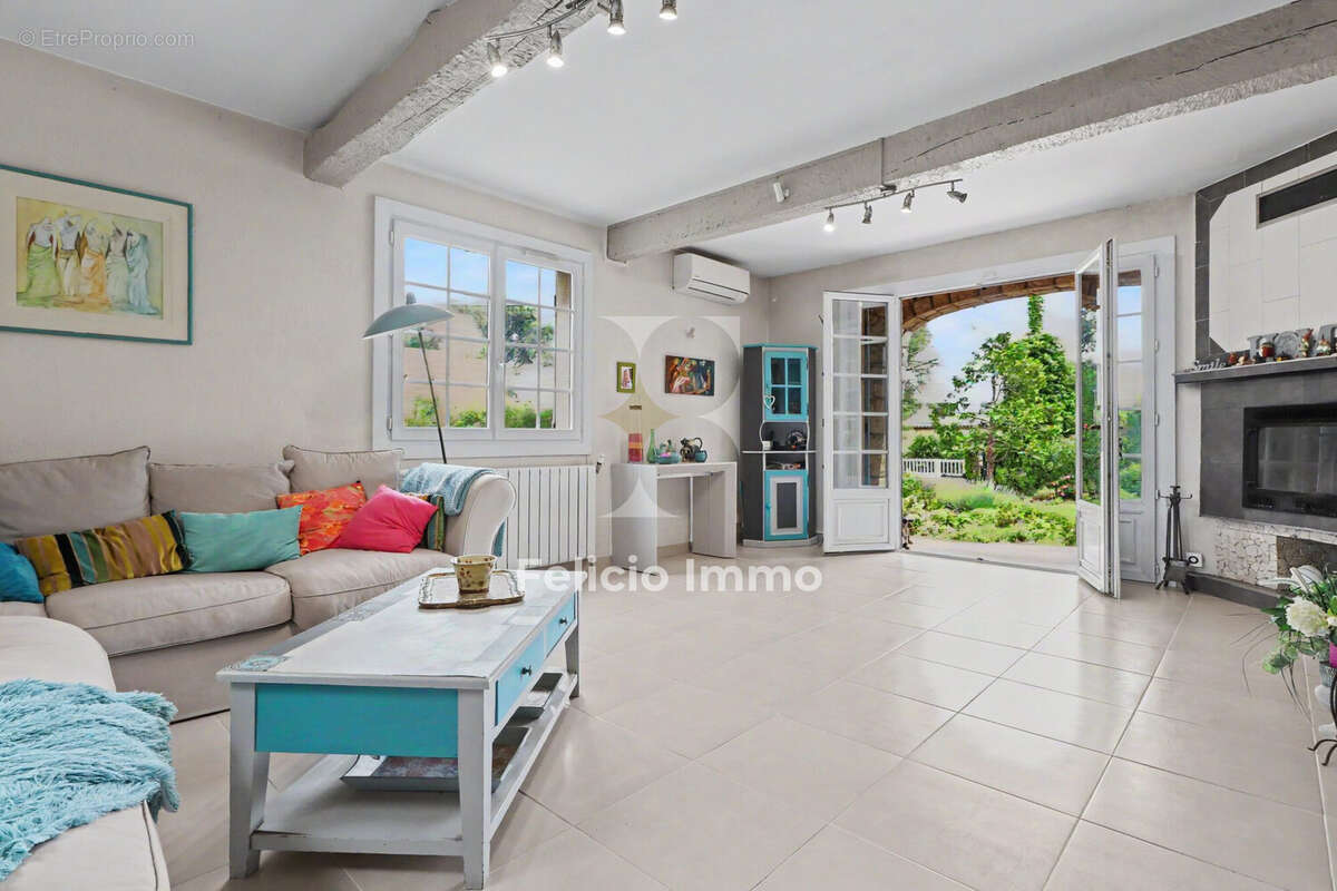 Maison à CHATEAUNEUF-GRASSE