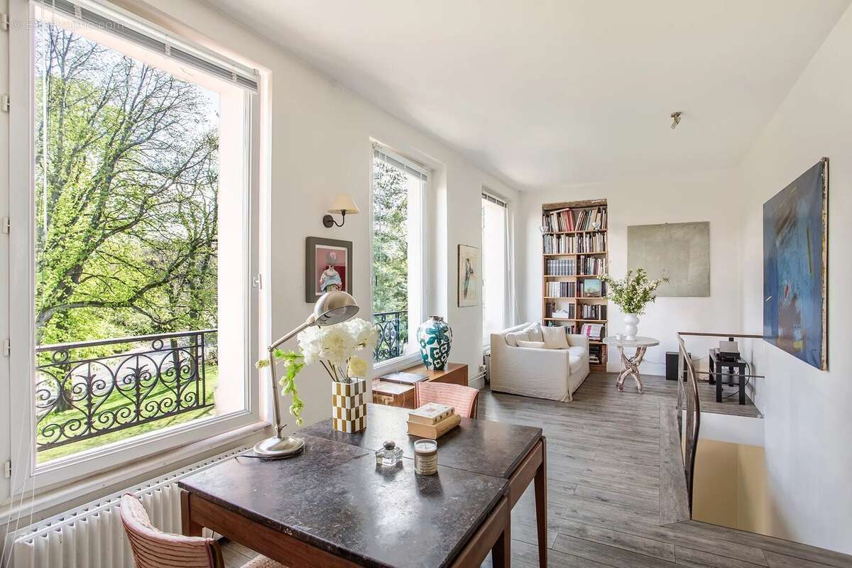 Appartement à PARIS-14E
