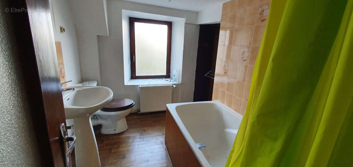 Appartement à MIRECOURT