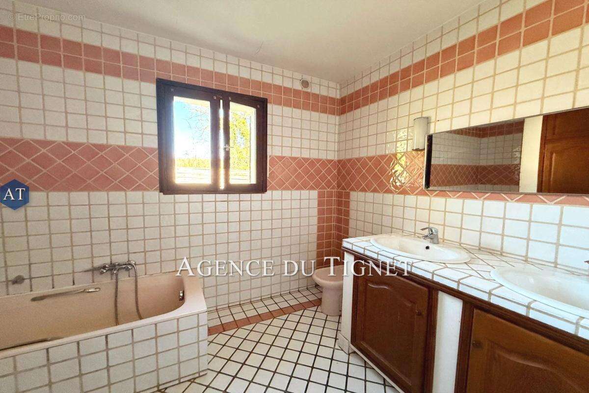 Maison à SAINT-CEZAIRE-SUR-SIAGNE