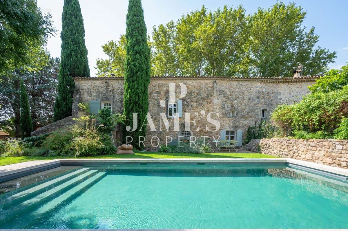 Maison 254 m² à Paradou  - photo 3