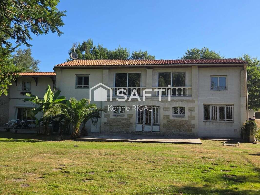 Maison 340 m² à Reignac  - photo 2