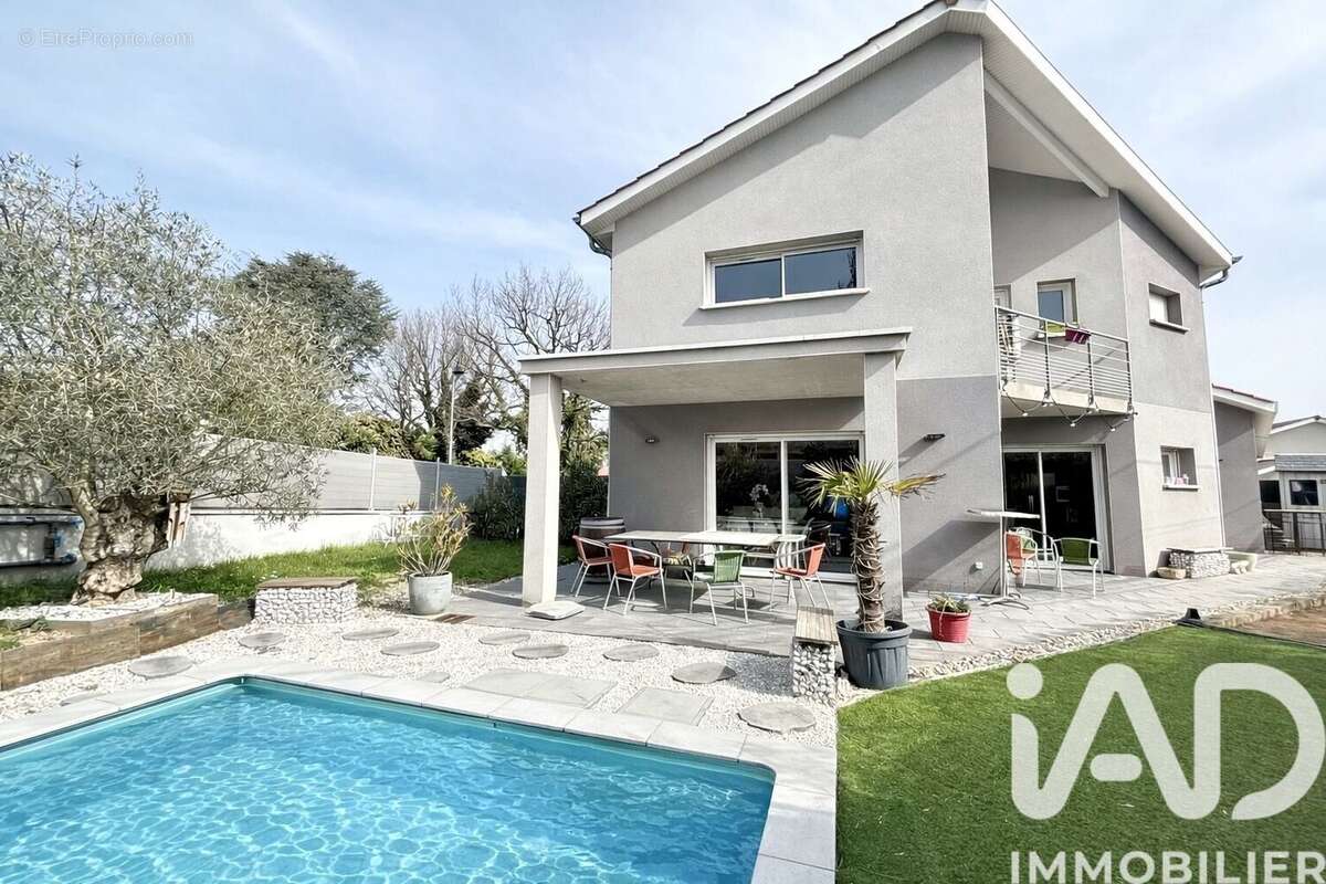 Photo 2 - Maison à GREZIEU-LA-VARENNE