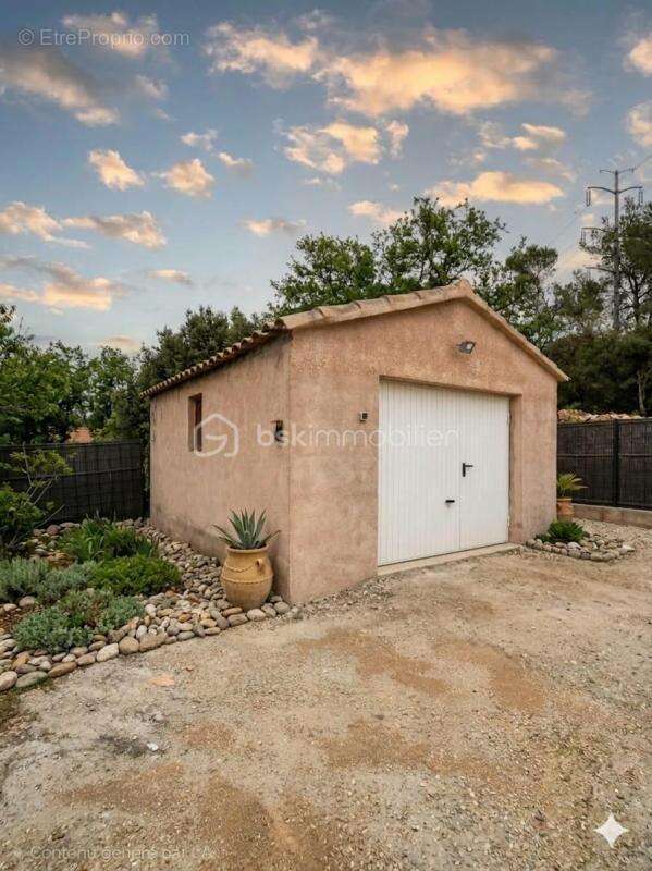Villa individuelle plain pied - 3 chambres dont suite parentale - bureau - garage - piscine - photo 15