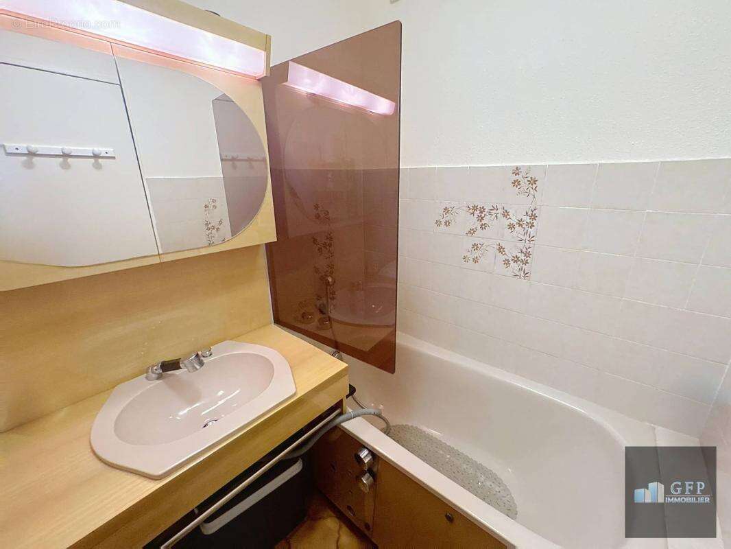 Appartement à BORMES-LES-MIMOSAS