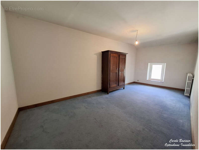 Maison à NEUFCHATEAU