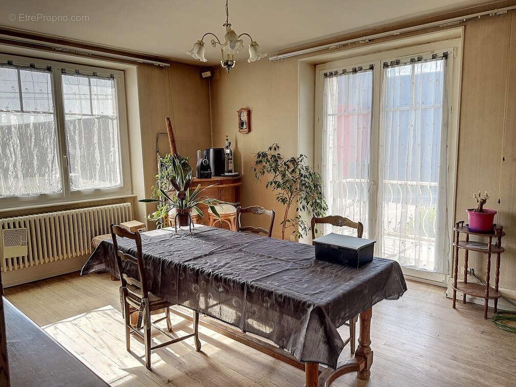 Maison à CHAMPAGNEY