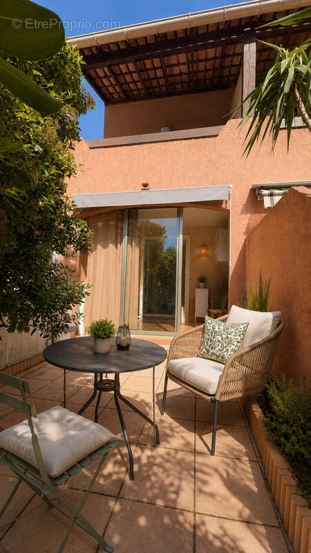 SANARY-SUR-MER   Rez-de-jardin au calme dans un environnement recherché - photo 2
