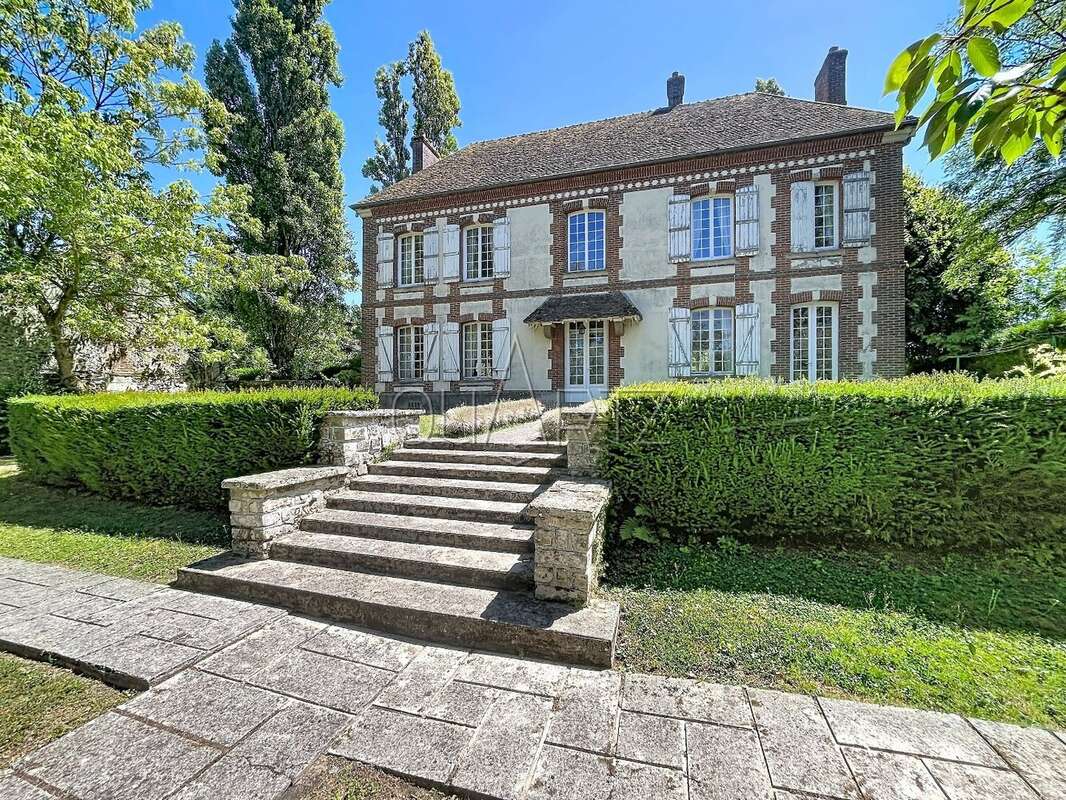 Charme et campagne pour cet ancien presbytère - photo 3