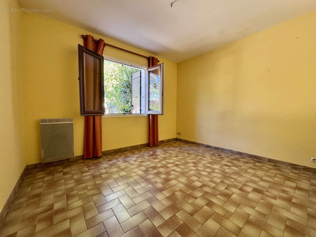 Maison à SOLLIES-VILLE