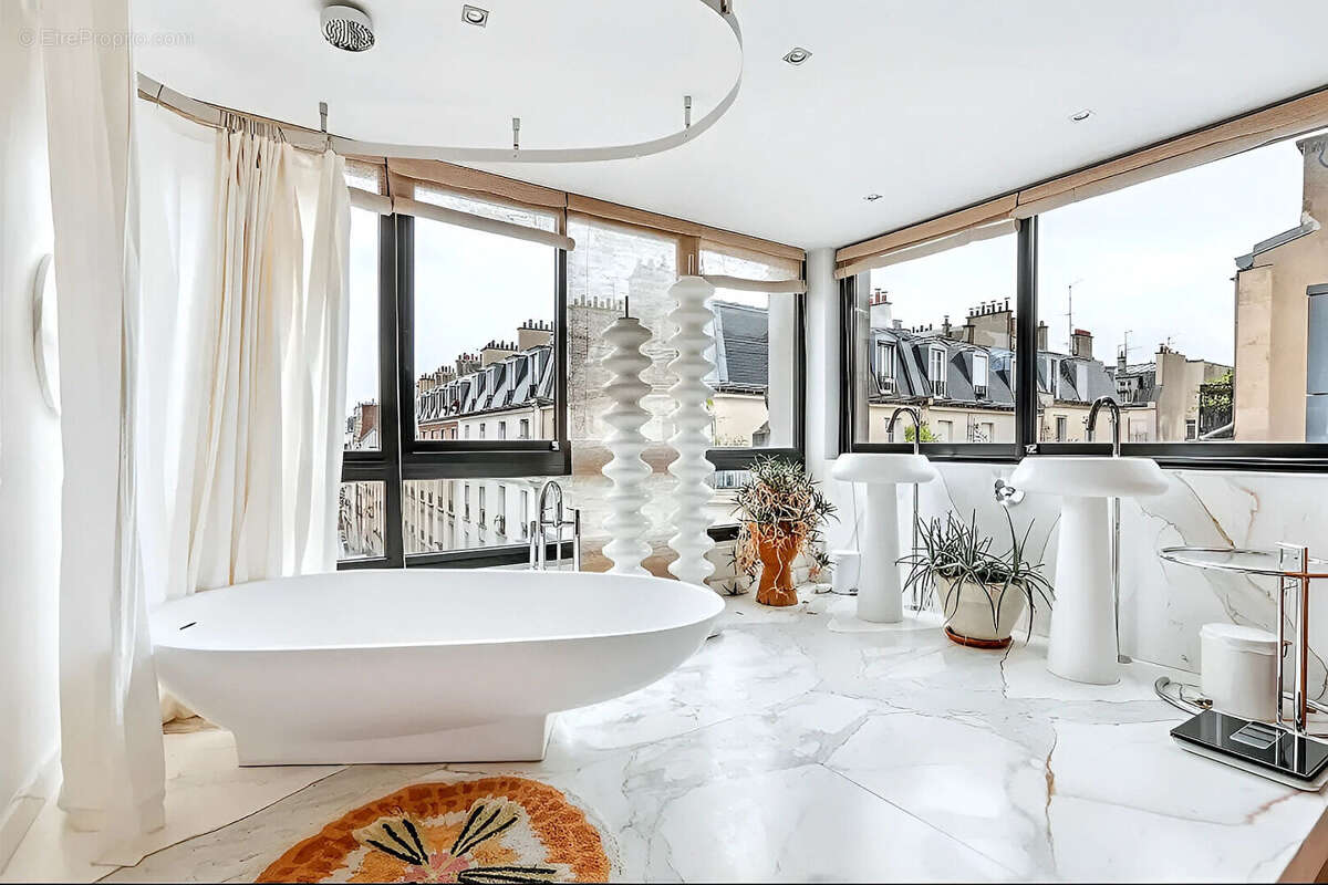 Appartement à PARIS-14E