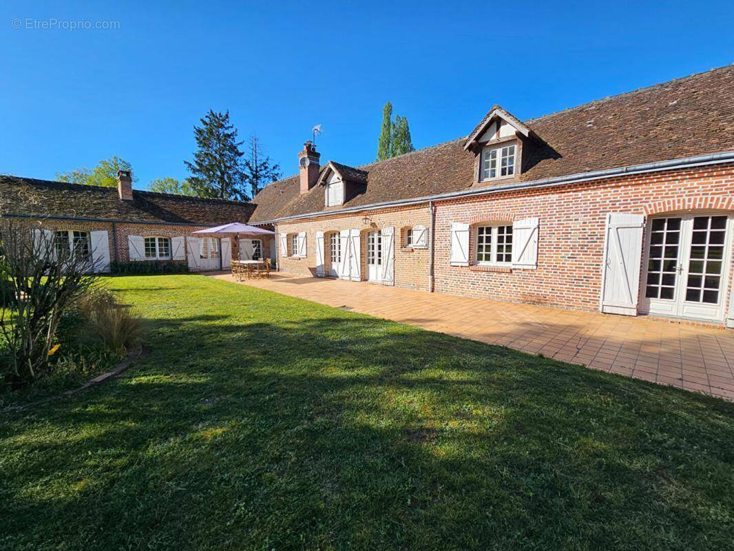 Maison à MARCILLY-EN-VILLETTE