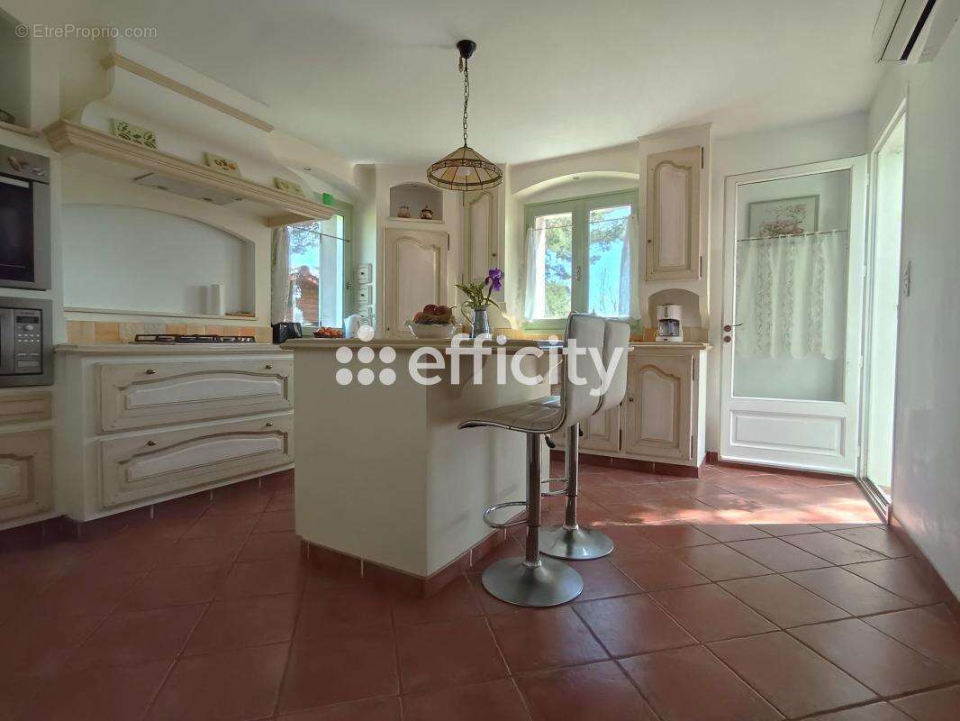 Maison à LARAGNE-MONTEGLIN