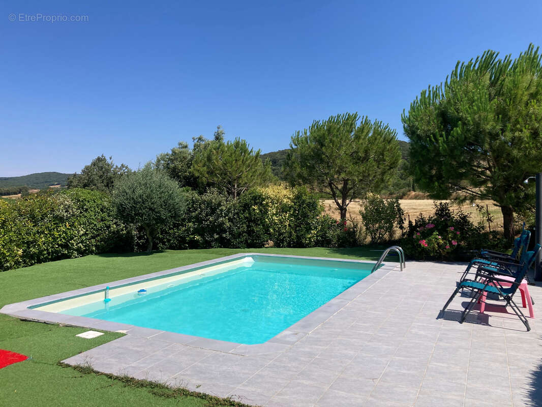Entre Limoux et Carcassonne, 2 villas jumelées sur terrain avec piscine, double garage, terrasses, atelier. - photo 13