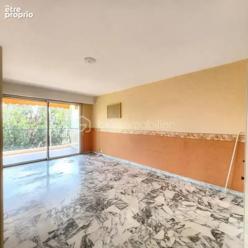 Grand 2 pièces avec terrasse de 19 m², aperçu mer, parking et cave - photo 2