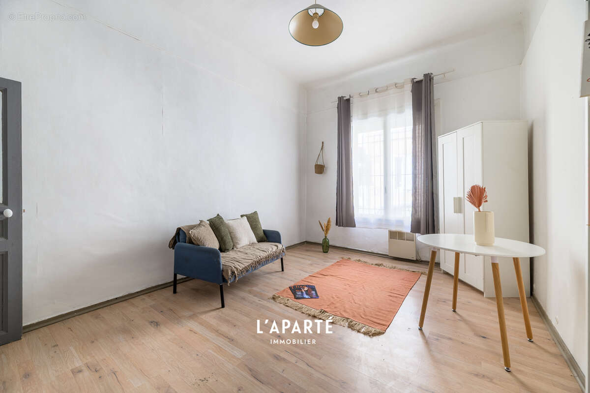 Appartement à MARSEILLE-4E
