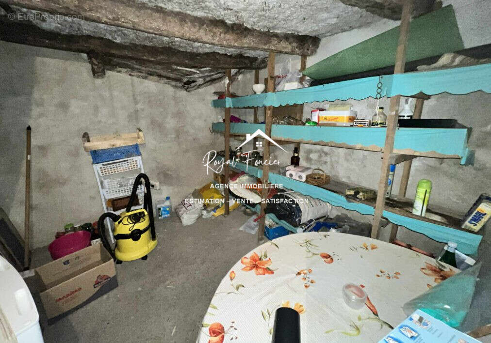 Cellier - Maison à LESIGNY