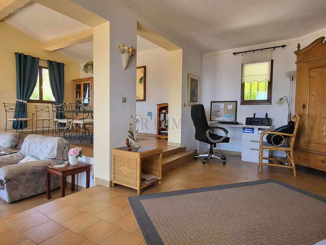 Maison à ROQUEBRUNE-SUR-ARGENS
