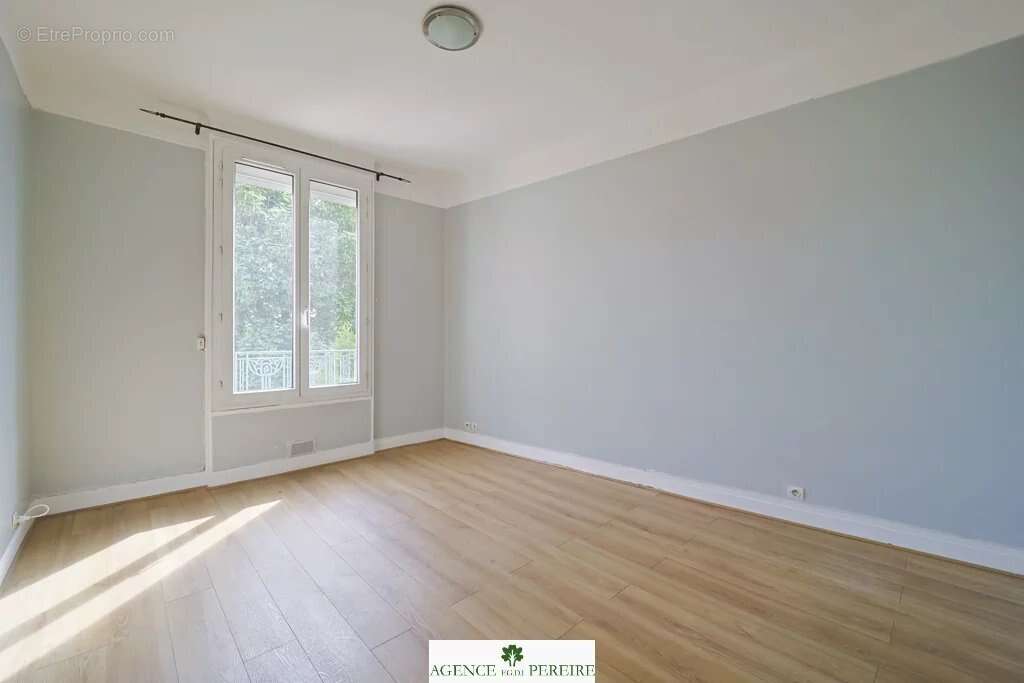 Appartement à LA GARENNE-COLOMBES