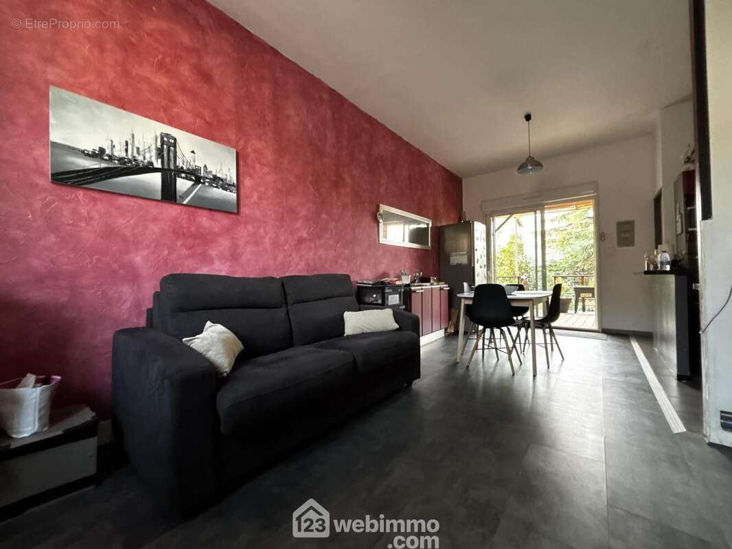 Espaces salon et salle à manger, - Maison à CHATELLERAULT