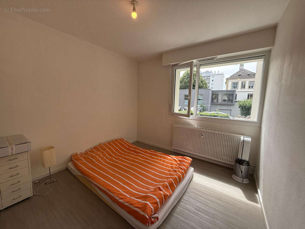 À vendre   Studio rénové au centre de Saint-Louis, proche gare - photo 3