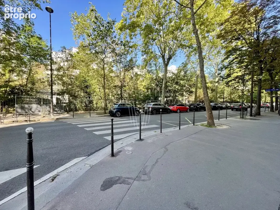 Place wagram. trois-pièces en étage élevé - photo 8