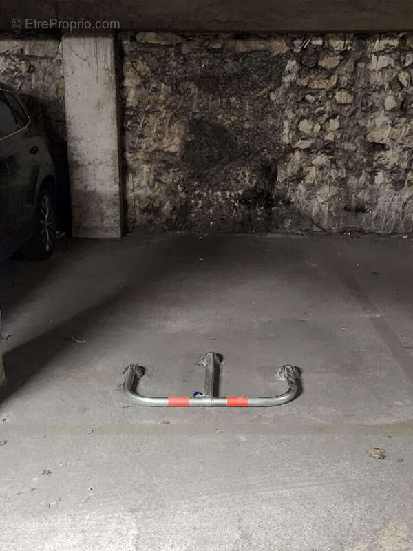 Parking à PARIS-12E