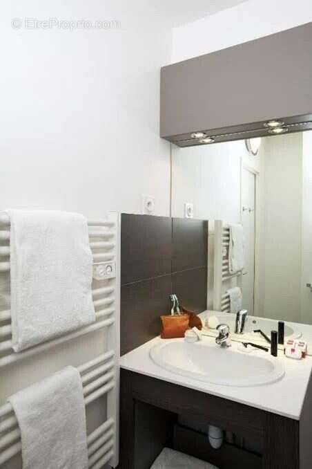 Appartement à COURBEVOIE