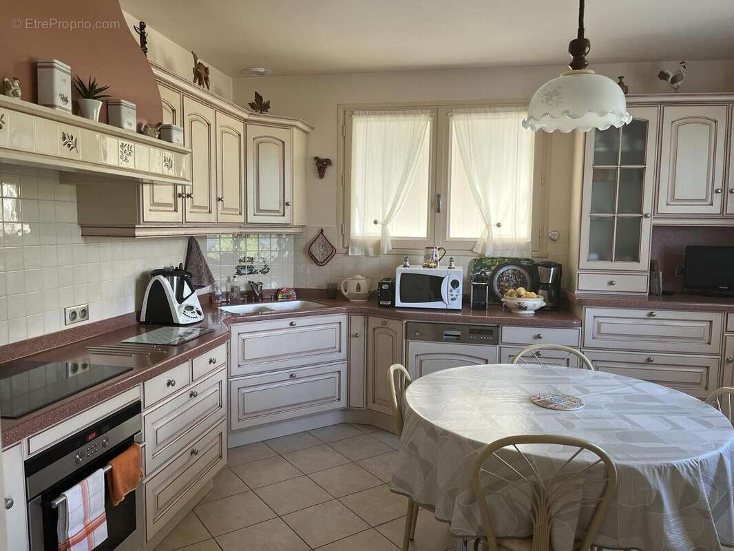 cuisine - Maison à LACAPELLE-MARIVAL