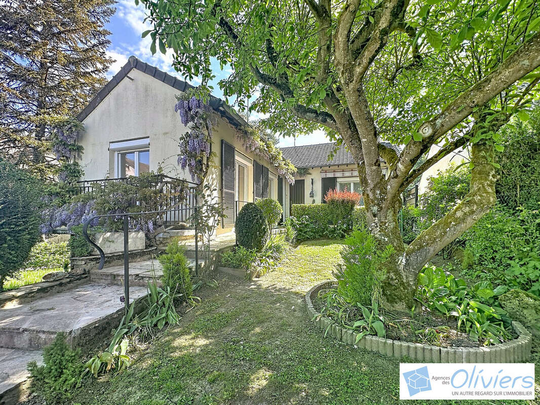 Maison à SAINT-REMY-LES-CHEVREUSE