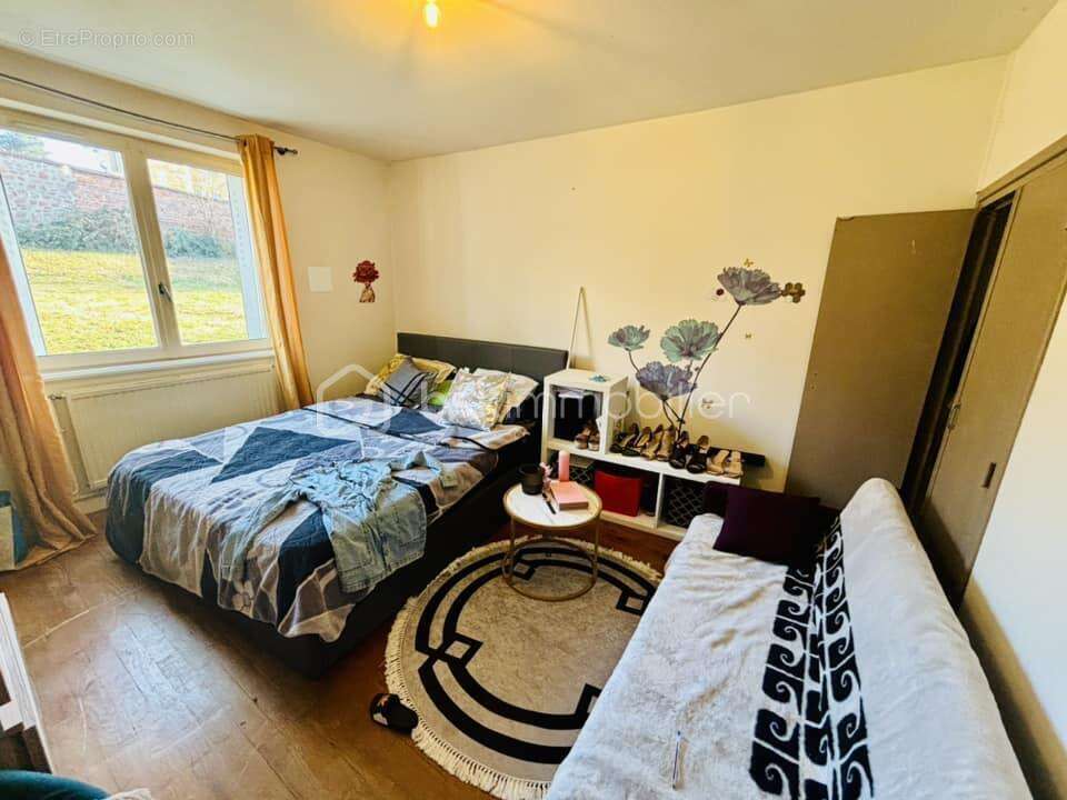 Appartement à COURS-LA-VILLE