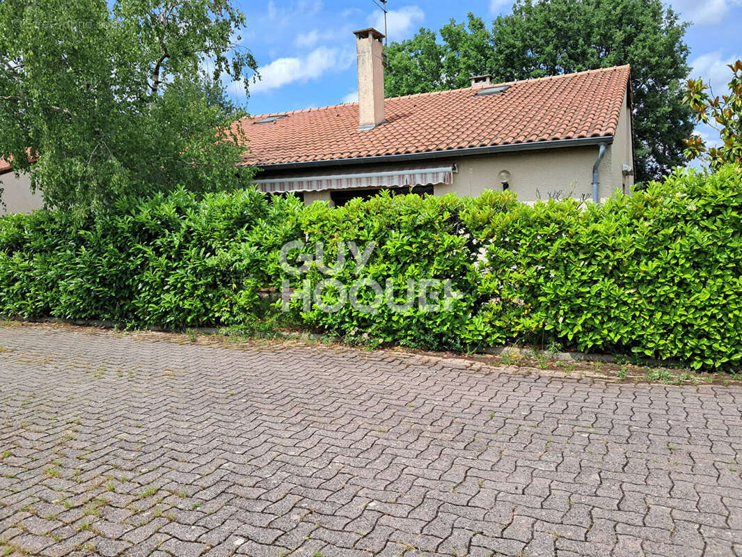 Maison T4 de plain-pied + combles aménagées sur une parcelle d'environ 499 m2 - photo 12