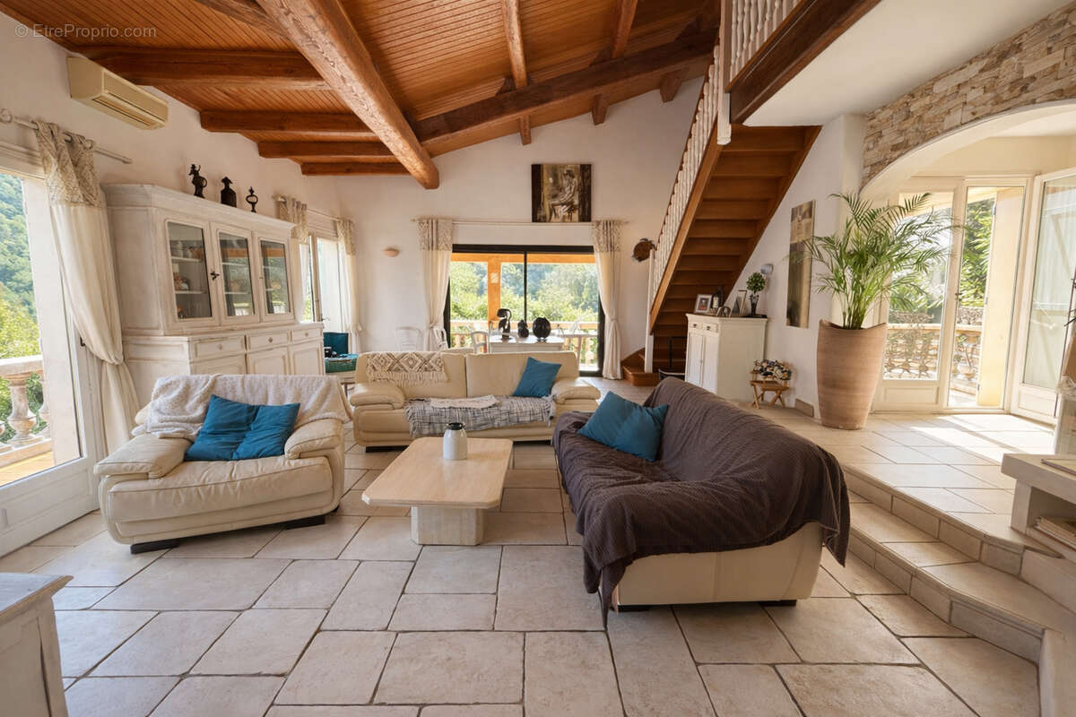 Maison à SOLLIES-TOUCAS