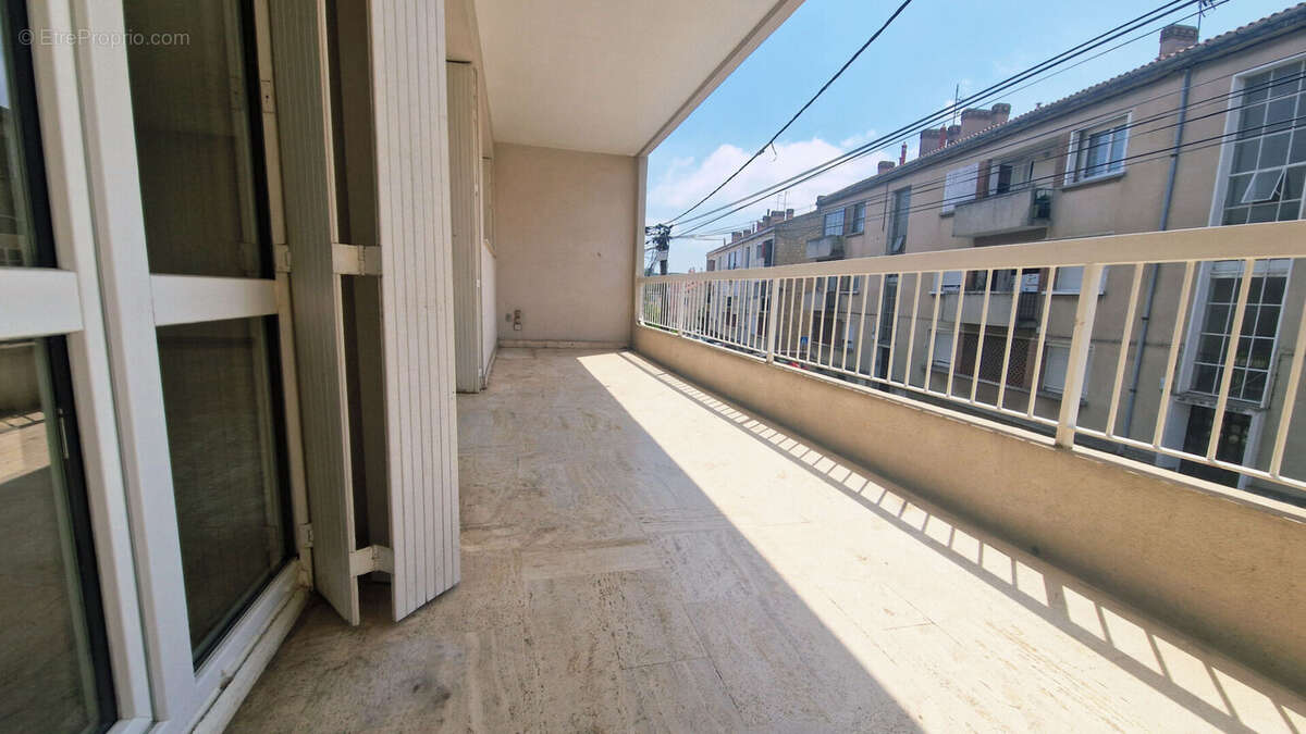 Appartement La Seyne Sur Mer 5 pièce(s), cour 30m2 et terrasse. - photo 5