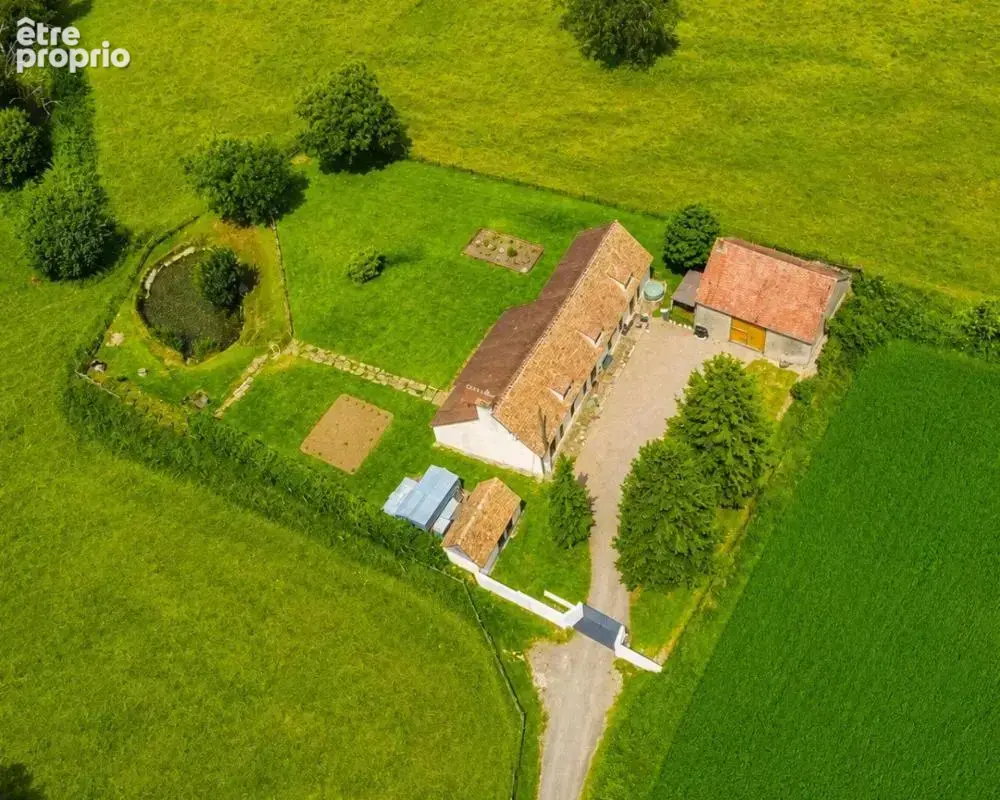 Fermette avec dépendances au milieu des champs - photo 15