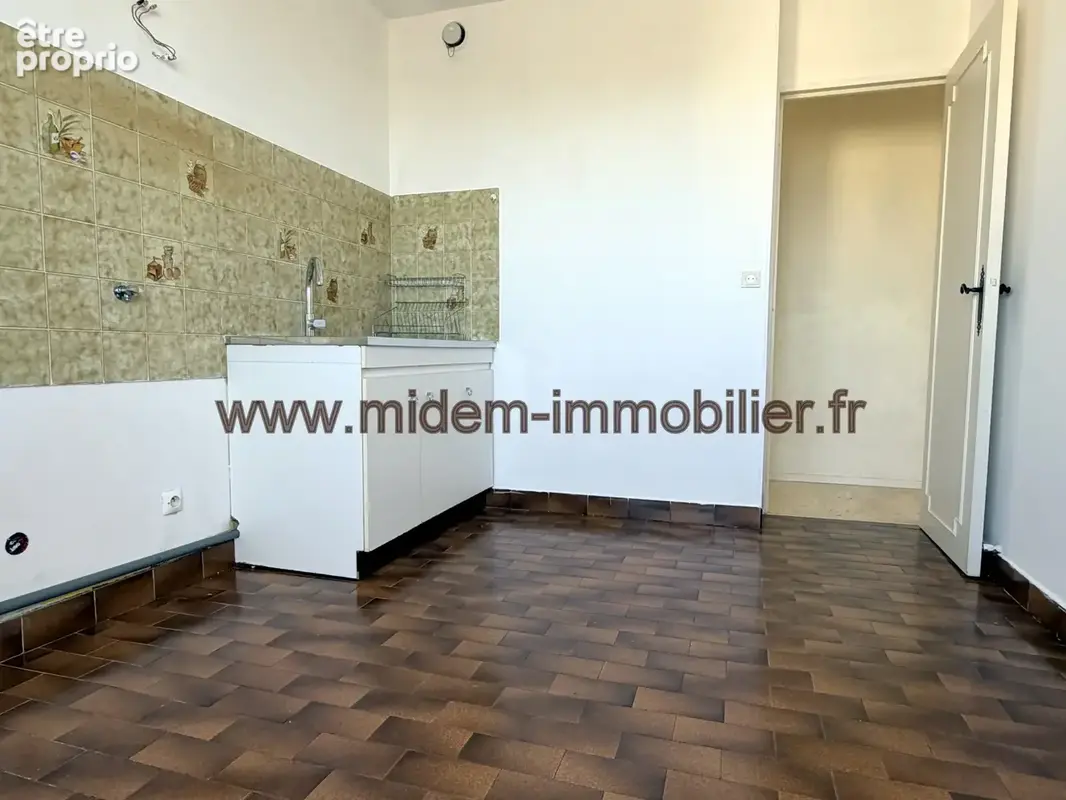 Nice Ouest, 3 P de 64 m2 + terrasse 12 m2 dernier étage vue mer 180o à 204000 euros - photo 6