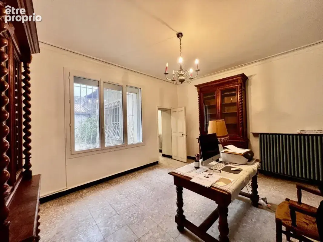 Maison 10 pièces 239 m² à vendre à Saint-Gilles (30800) - photo 2