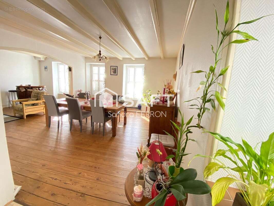 Commerce 285 m² à Saint-Jean-D'angely  - photo 3