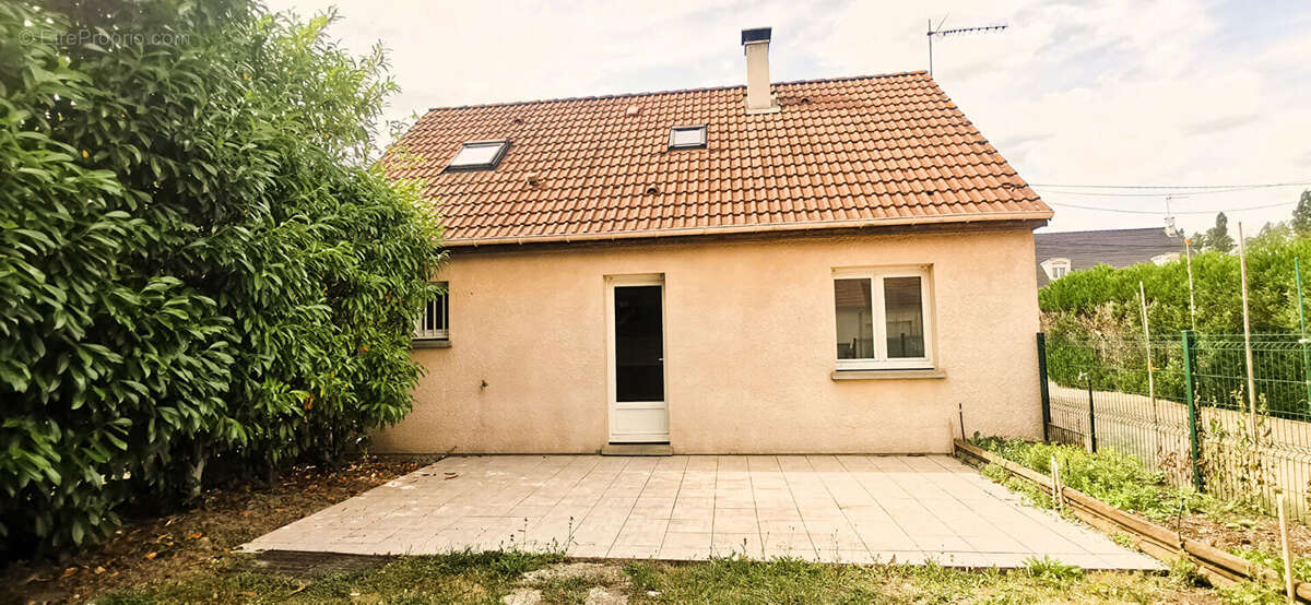 Maison à SAINT-JEAN-DE-BRAYE